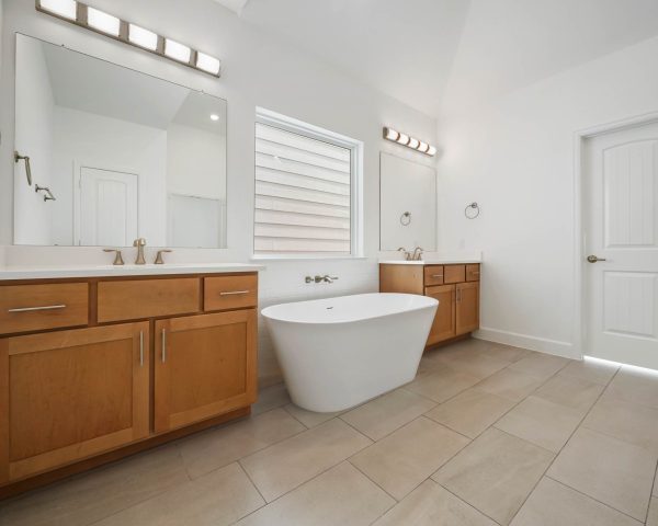 Lisbon Primary Ensuite - 2 Story House Plans in Houston TX