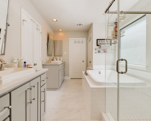 Master Bathroom Design by Sandcastle Homes