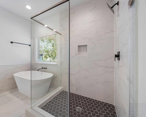 Primary Ensuite - Homes in Inner Loop Houston