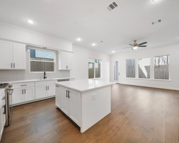 Kitchen Design - Homes in Inner Loop Houston