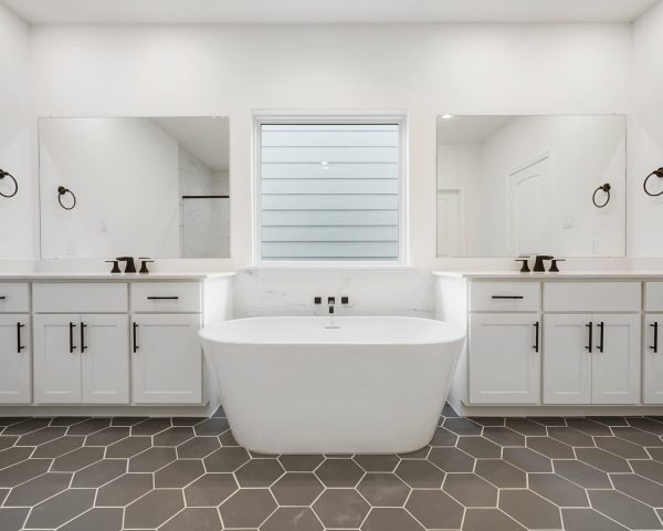 Primary Ensuite - Homes in Inner Loop Houston